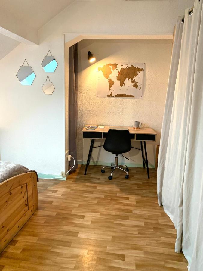 Charmant Appart Sous Toits Proche Chateau Des Ducs Chambéry Exteriör bild